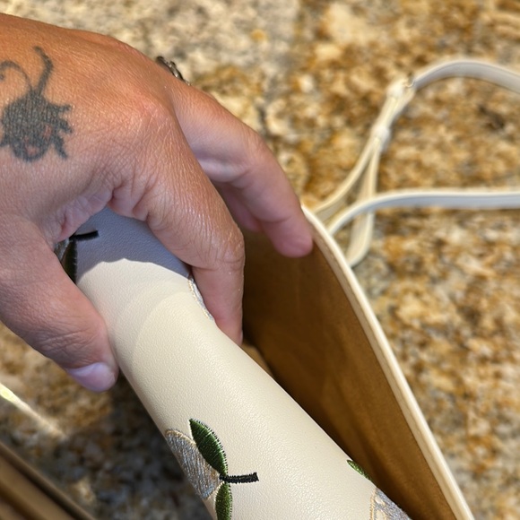 Betsey Johnson White Bag with Lemon and Gold Accents - Picture 10 of 10